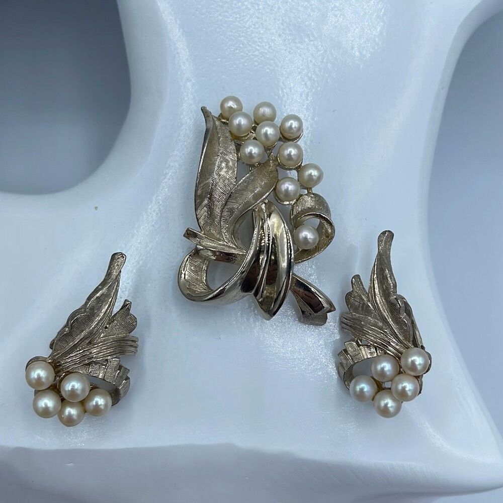 Vintage faux pearl brooch and clip earrings